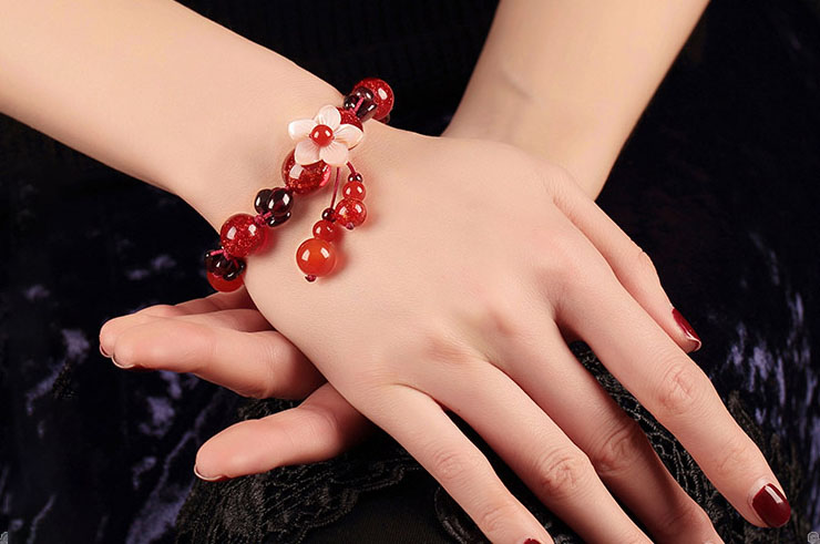 Pulsera China con Perlas rojas, Flores